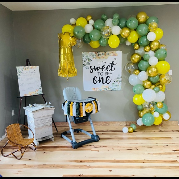 First Birthday Decorations & Supplies - Picture 3 of 10